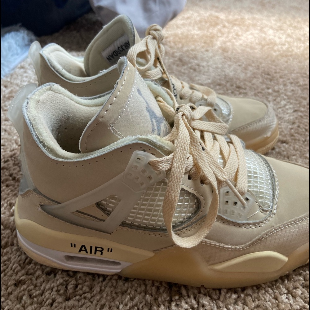 Off white jordan 4’s